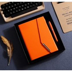 Specially available for business meetings, with a magnetic clasp, a tri-fold notepad gift set, and an A5 hardcover loose-leaf notebook. Cross-border product.