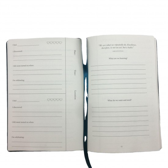 Shanghai Tangge Book Factory's A5 notebook with fabric texture and mounting, simple waistband and logo. Shanghai Tangge Book Factory's A5 notebook with fabric texture and mounting, simple waistband and logo.