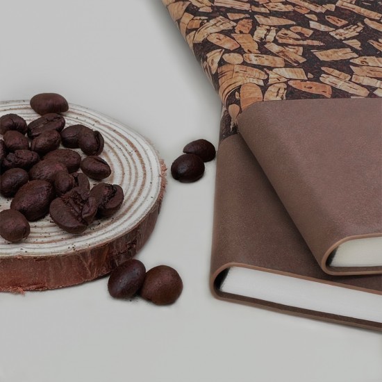 Shanghai Tang Leather notebook factory tri-fold loose-leaf gift set with a new round metal magnetic clasp. Shanghai Tang Leather notebook factory tri-fold loose-leaf gift set with a new round metal magnetic clasp.